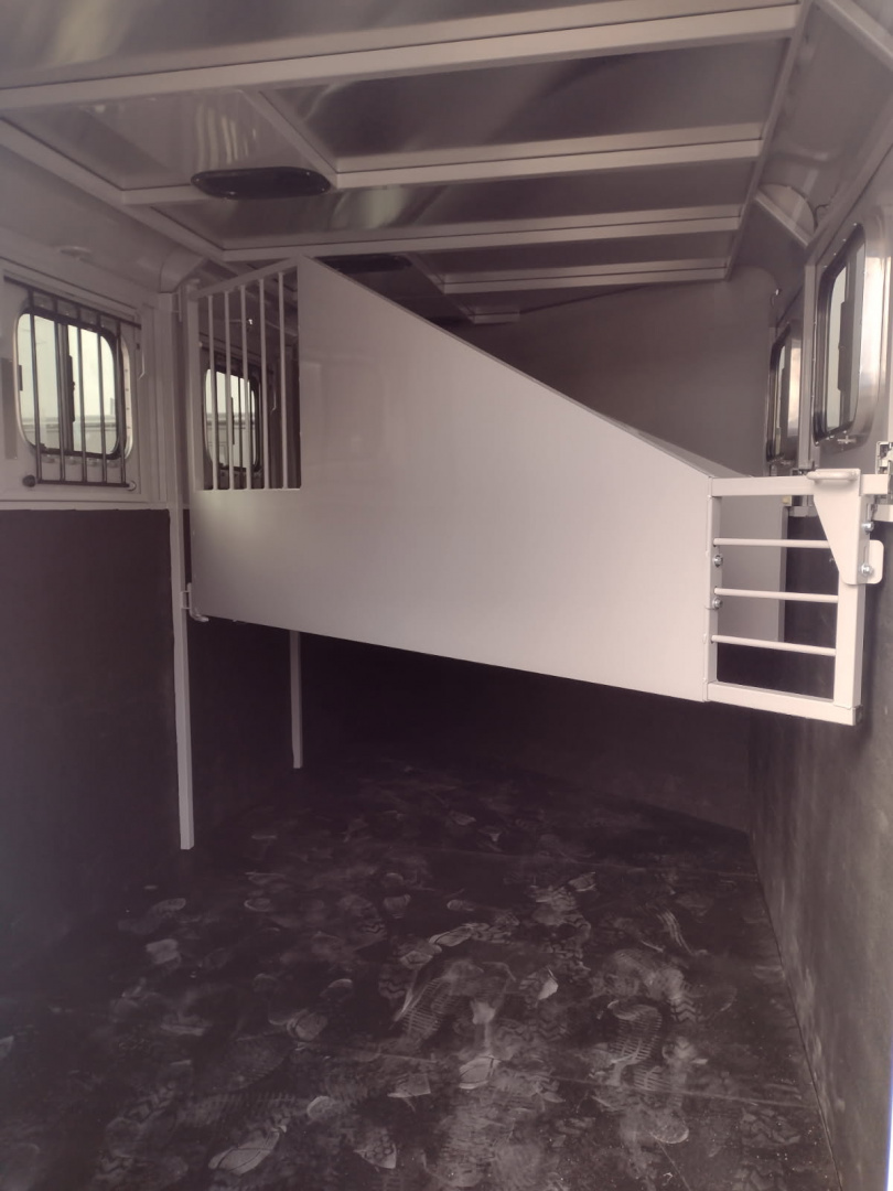 Trailer Photo 7