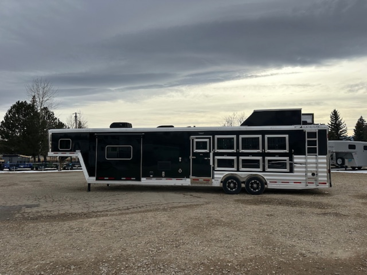 Trailer Photo 2