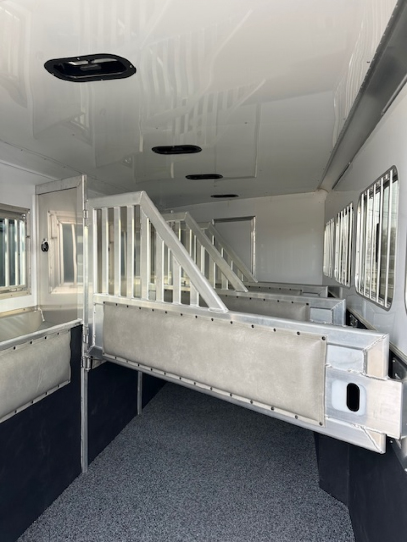 Trailer Photo 19