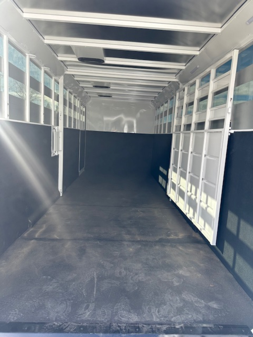 Trailer Photo 5