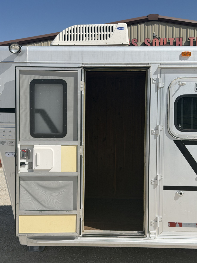 Trailer Photo 11
