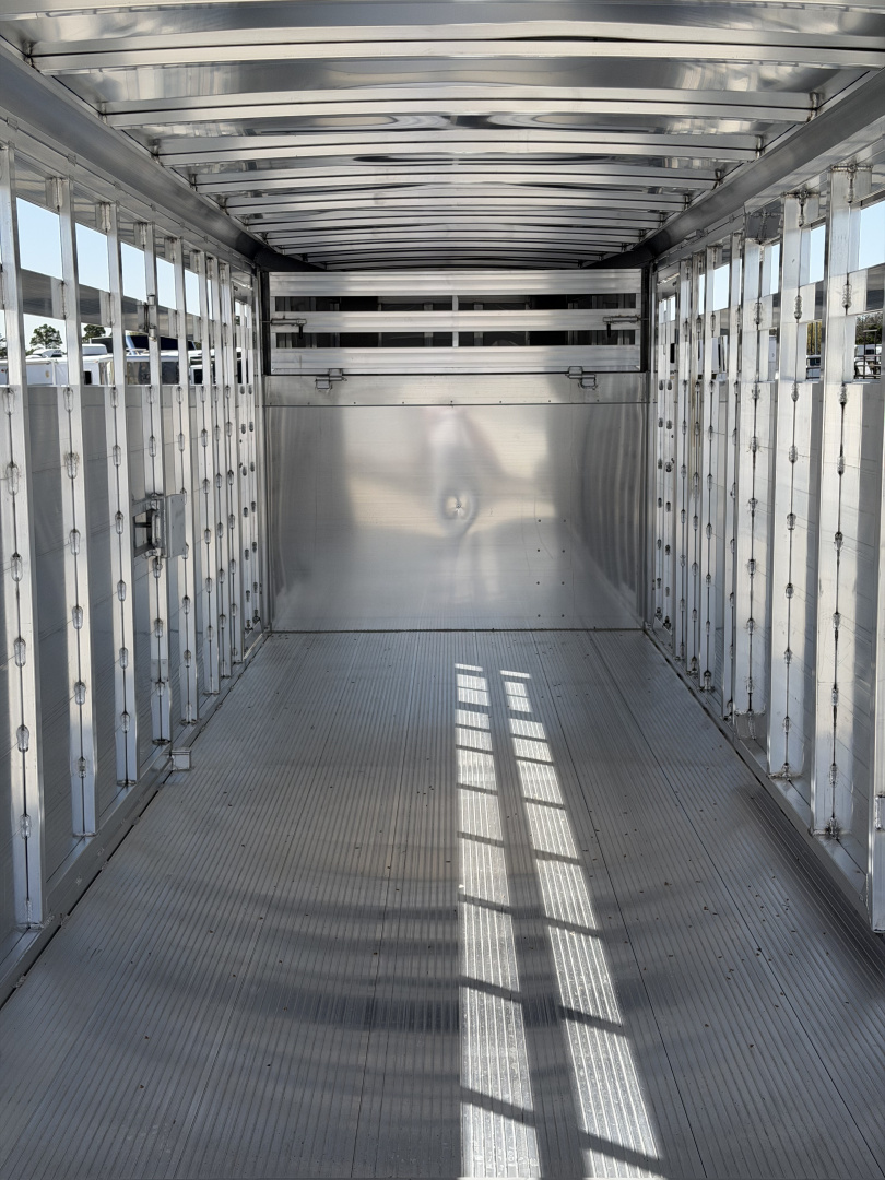 Trailer Photo 7