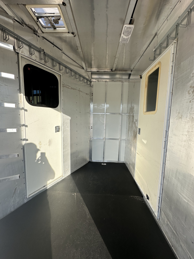 Trailer Photo 11