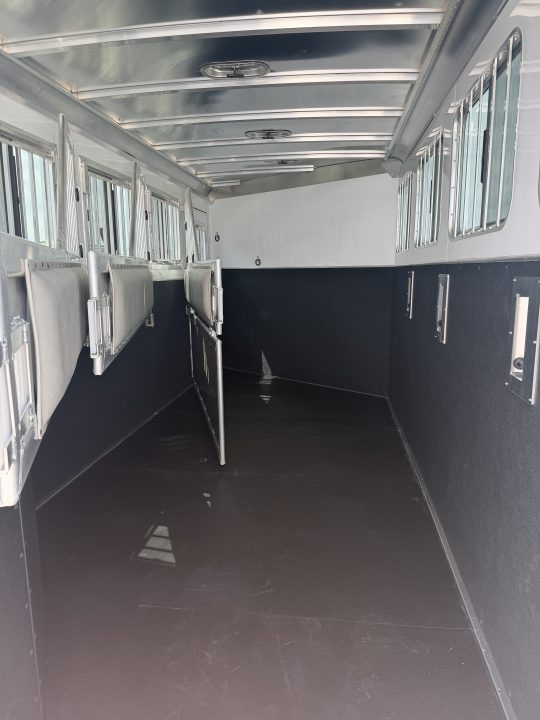 Trailer Photo 10