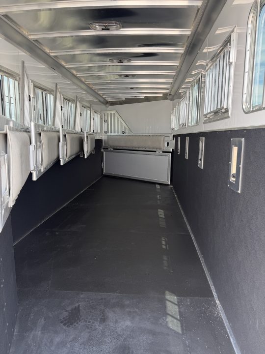 Trailer Photo 10