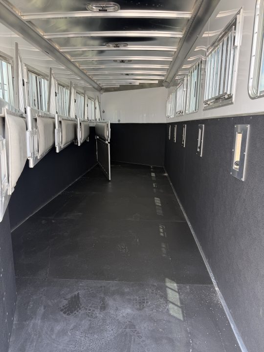 Trailer Photo 11