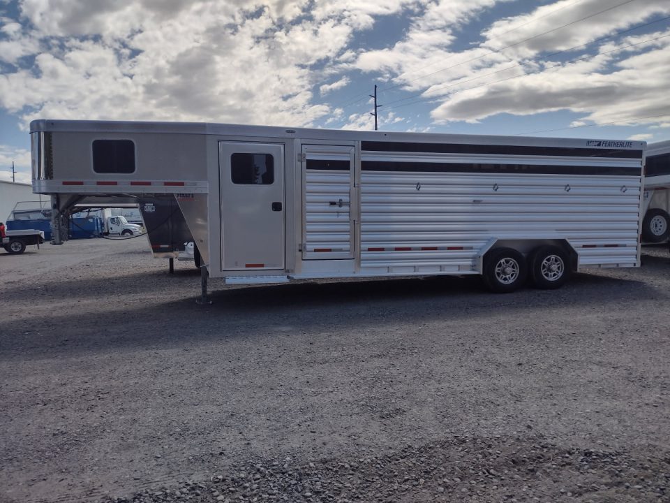 2027 Featherlite Trailers Model 8413 25'
