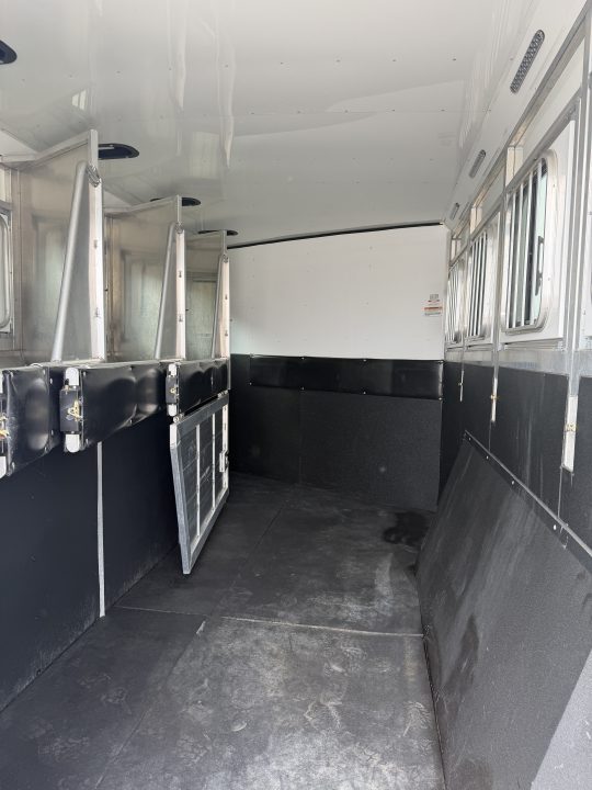 Trailer Photo 11
