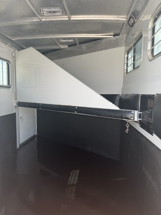 Trailer Photo 8