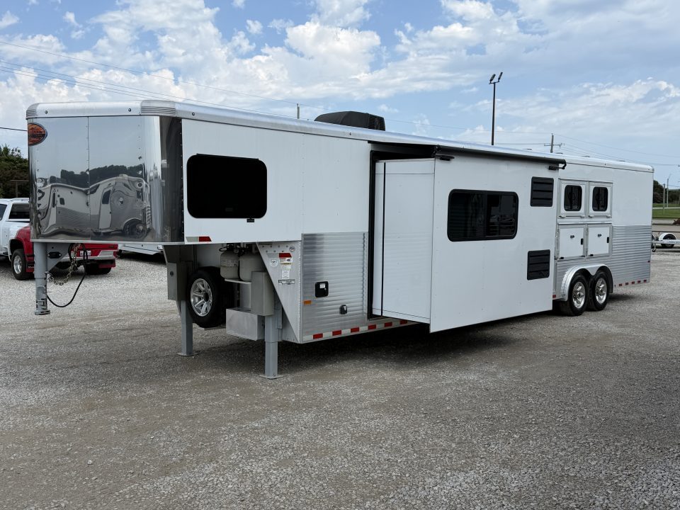 2018 Sundowner 3 Horse 15'7" Living Quarters 8015