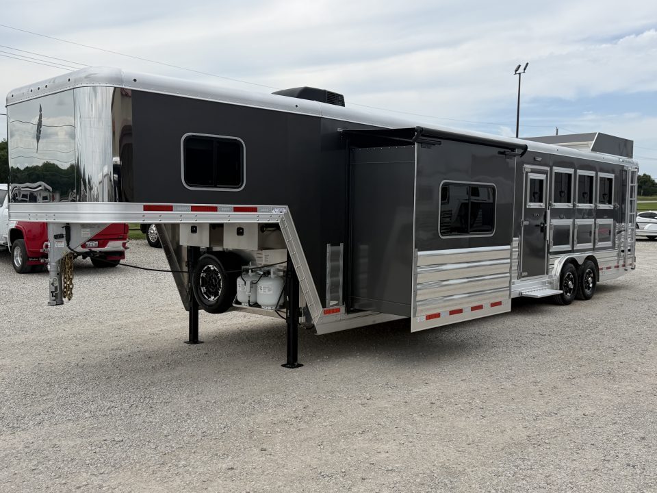 2026 Featherlite Trailers 4 Horse Living Quarters Gooseneck