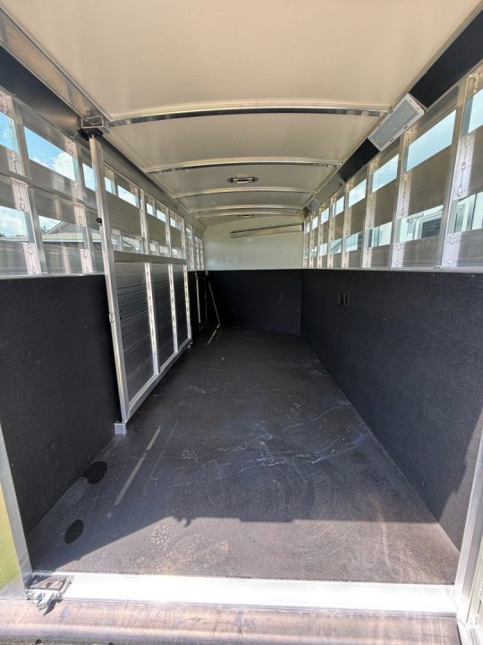 Trailer Photo 19