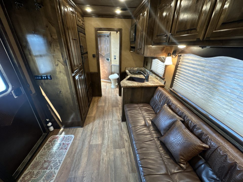 Trailer Photo 11