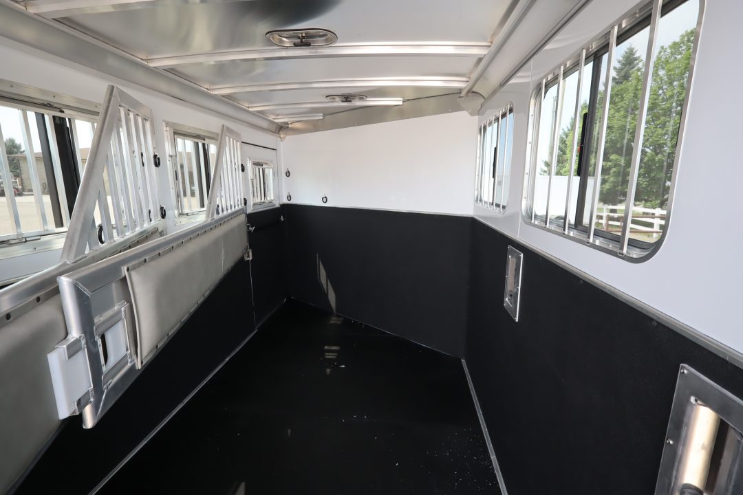 Trailer Photo 13