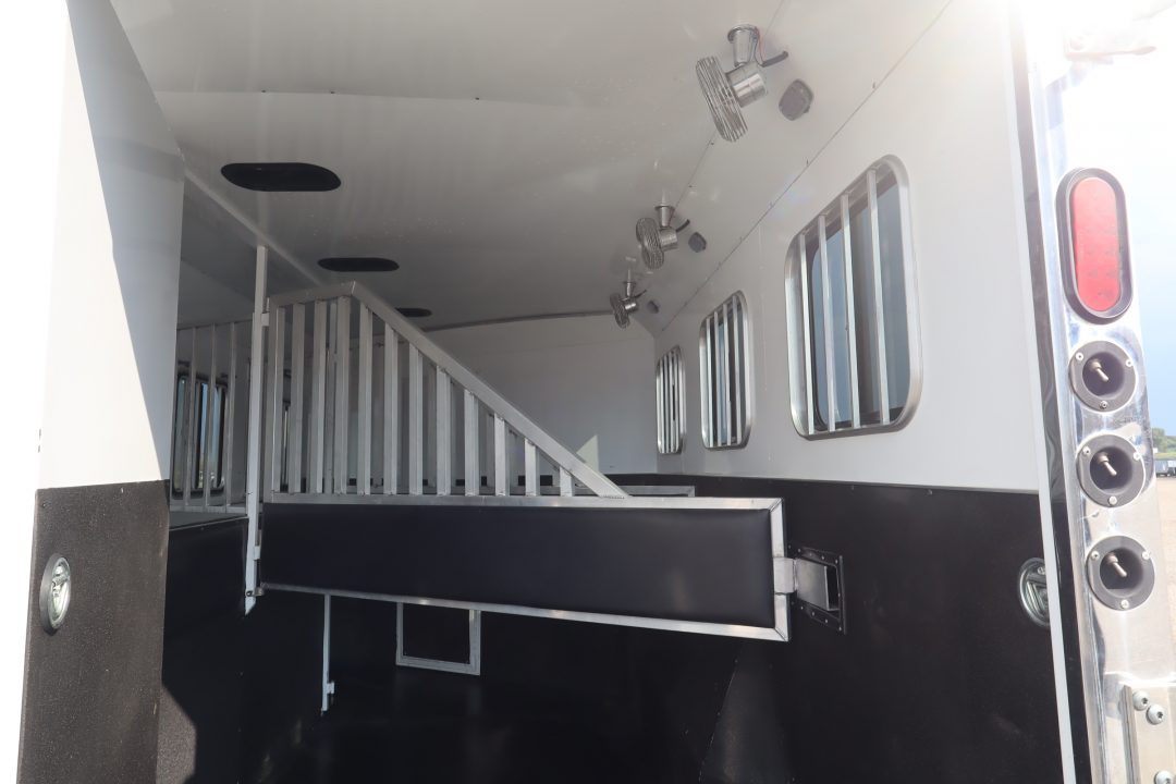 Trailer Photo 7
