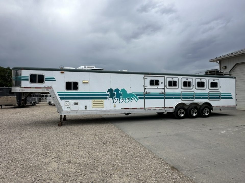 1997 Exiss Trailers Living Quarter