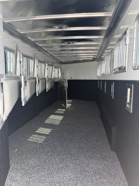 Trailer Photo 11