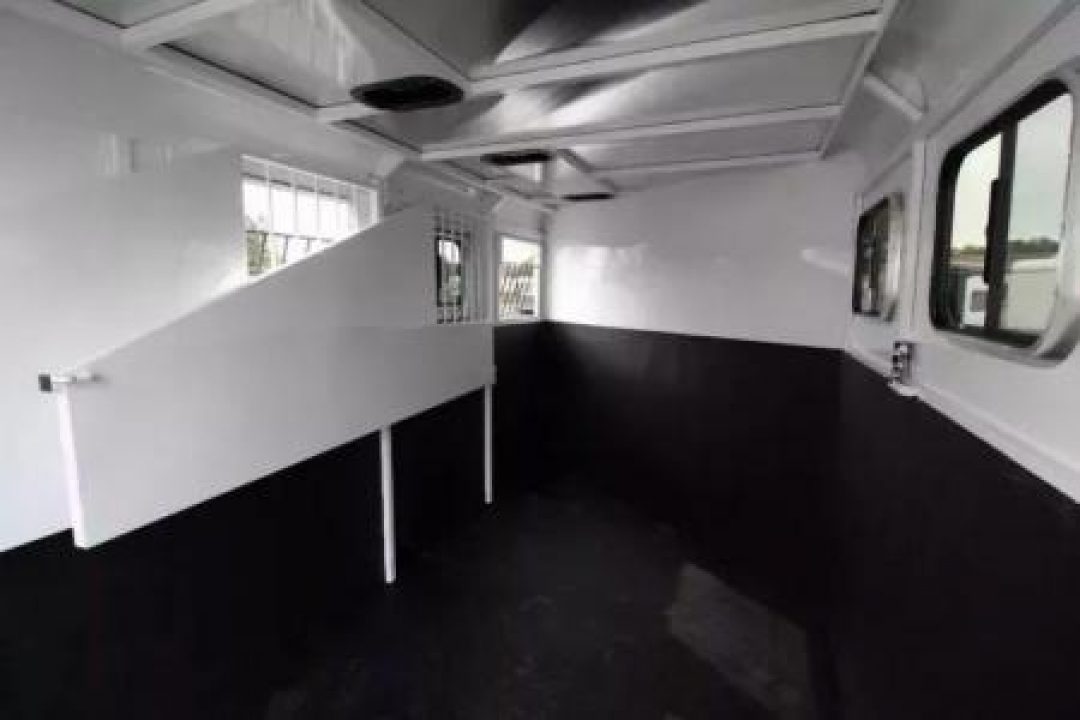Trailer Photo 5