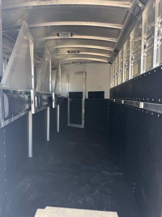 Trailer Photo 11
