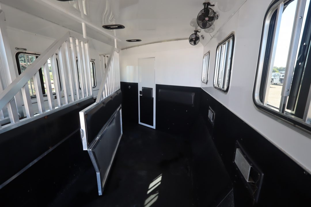 Trailer Photo 11