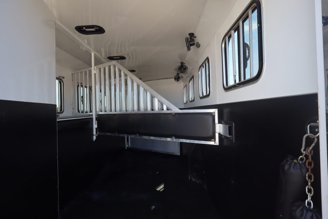 Trailer Photo 8