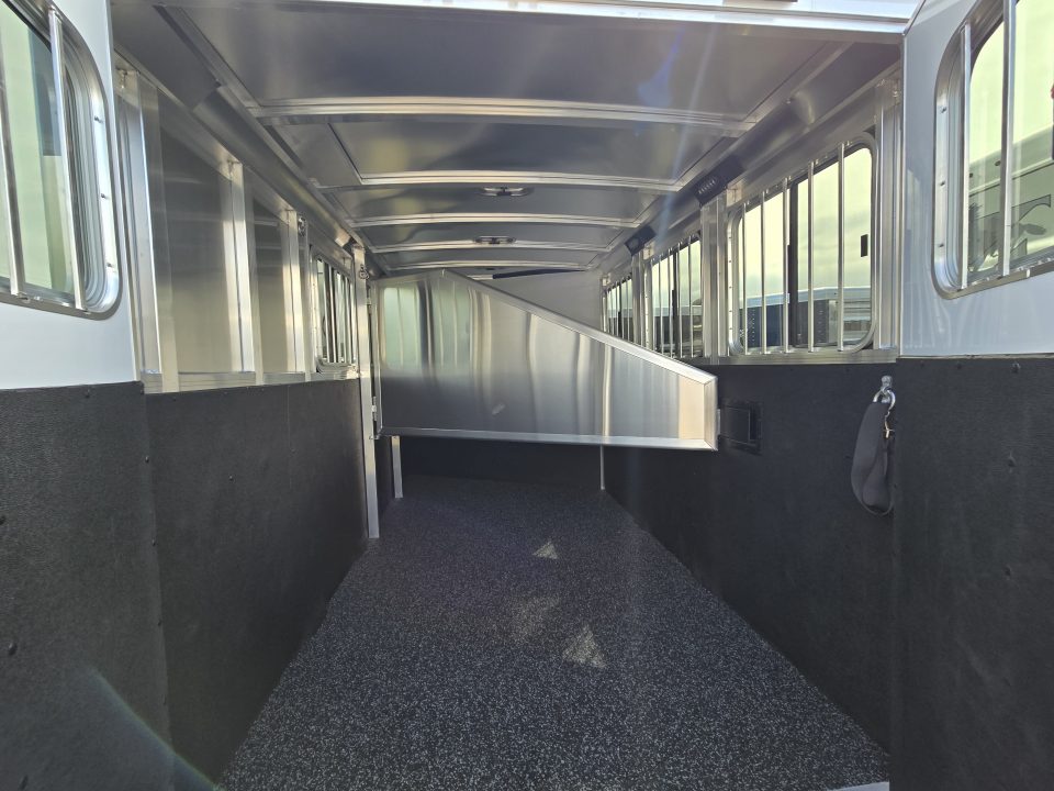 Trailer Photo 11