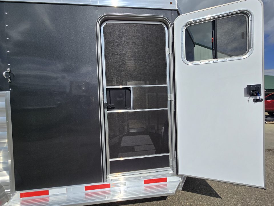 Trailer Photo 11