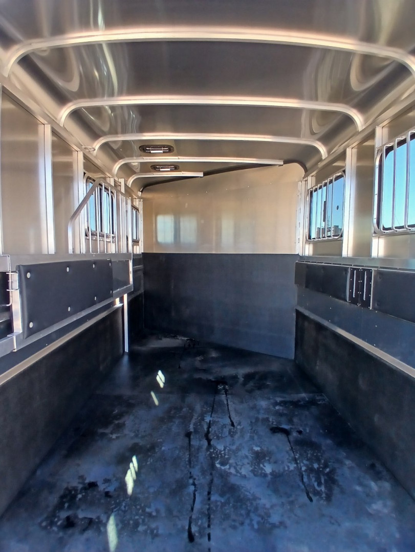 Trailer Photo 11