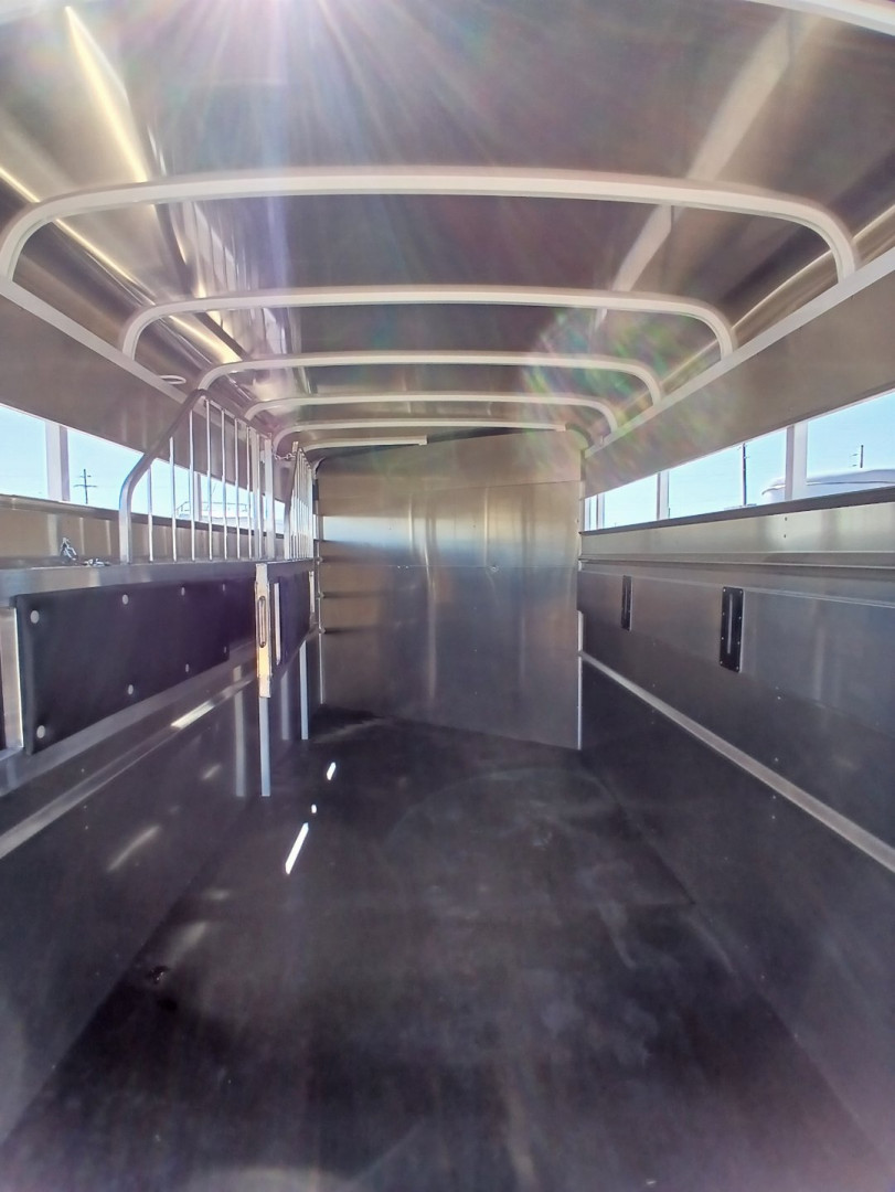 Trailer Photo 11