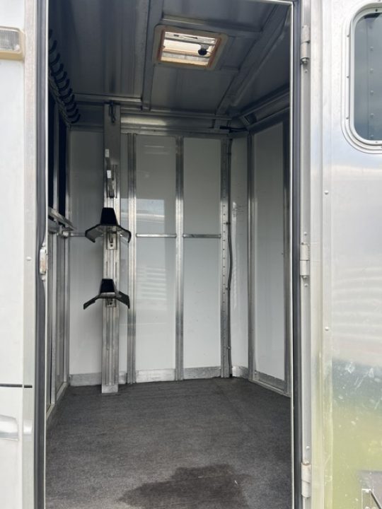 2006 Dream Coach 2 horse straight load bumper pull