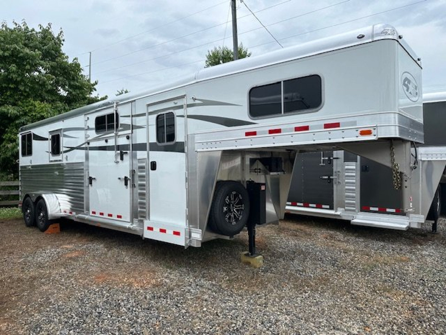 2027 4-Star Trailers 2+1 Gooseneck