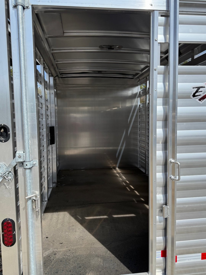 Trailer Photo 9