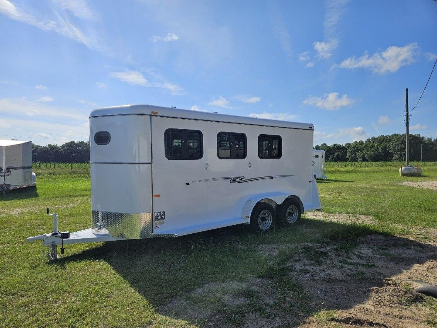 2026 Bee Chief 3 Horse Fully Enclosed Bumper Pull