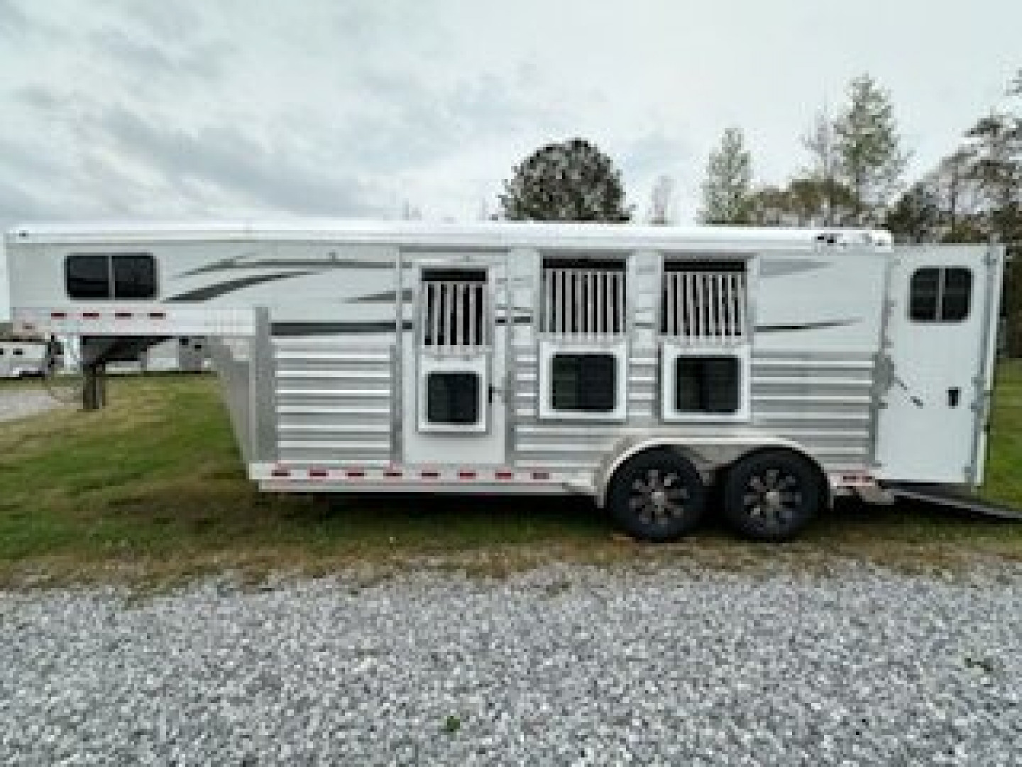 Trailer Photo 4