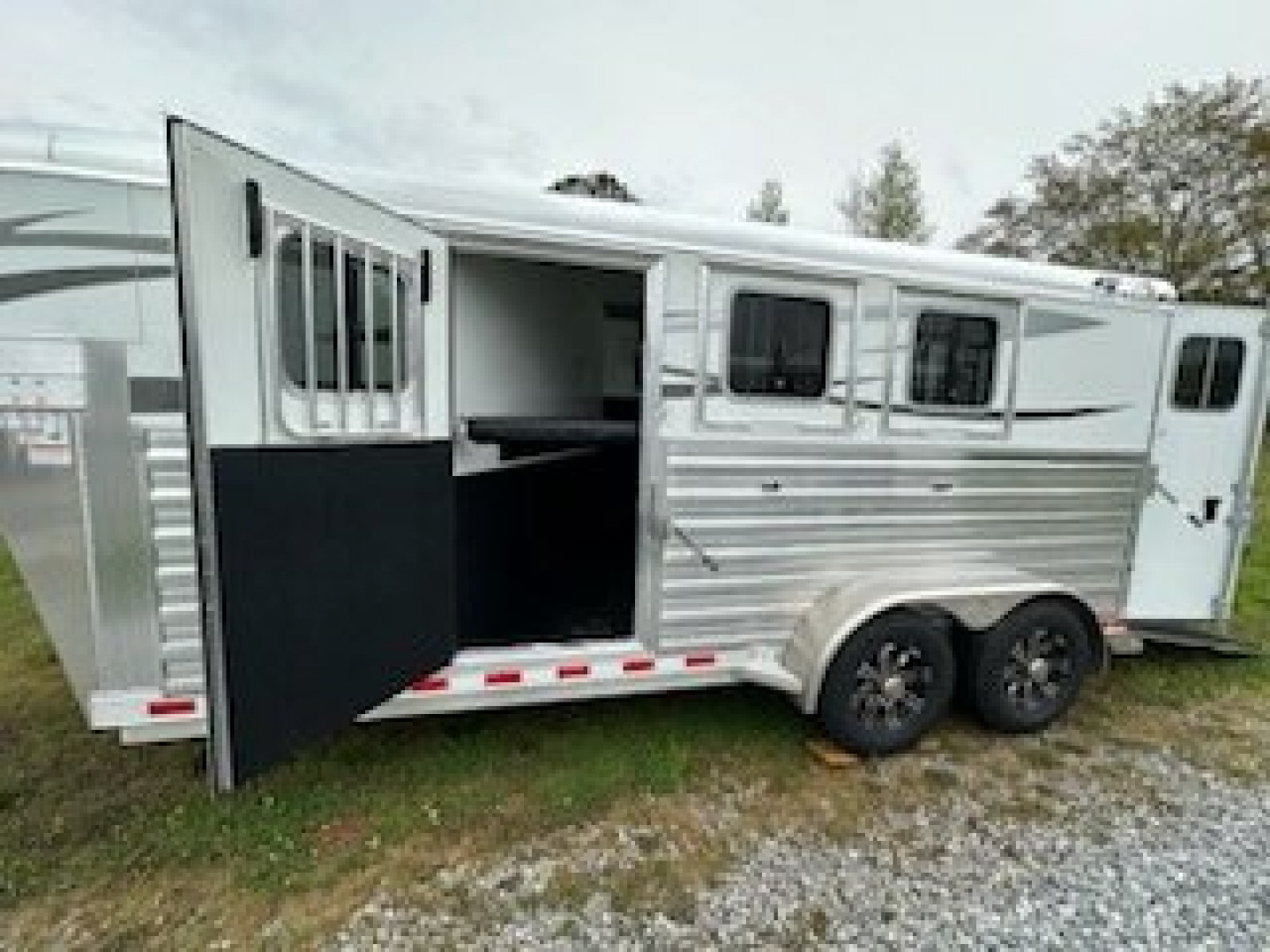 Trailer Photo 5