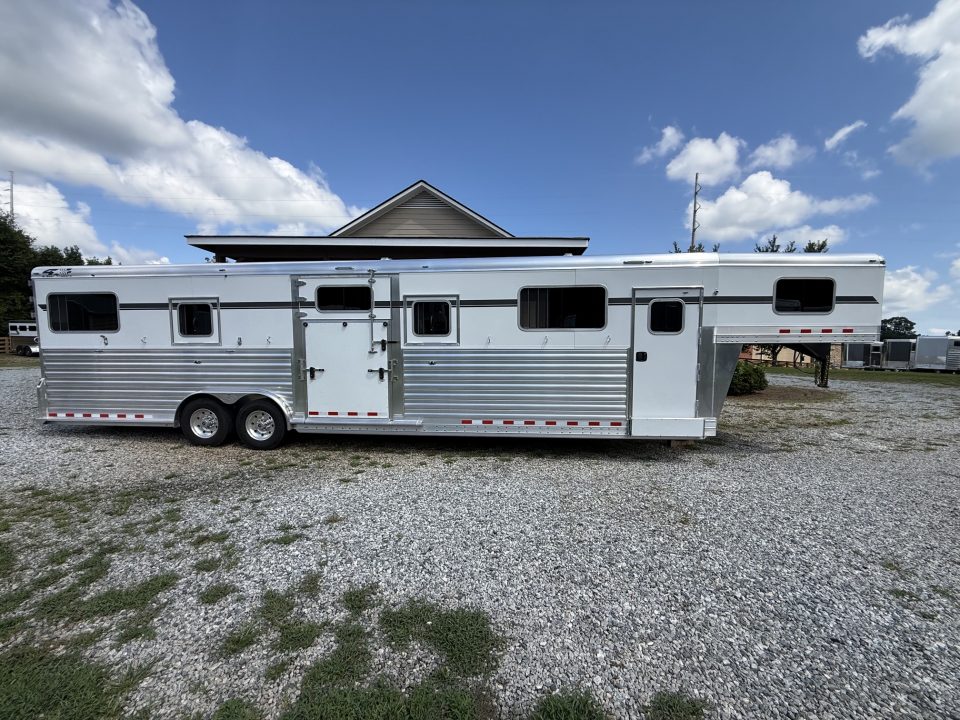 2027 4-Star Trailers 6 Horse Head to Head
