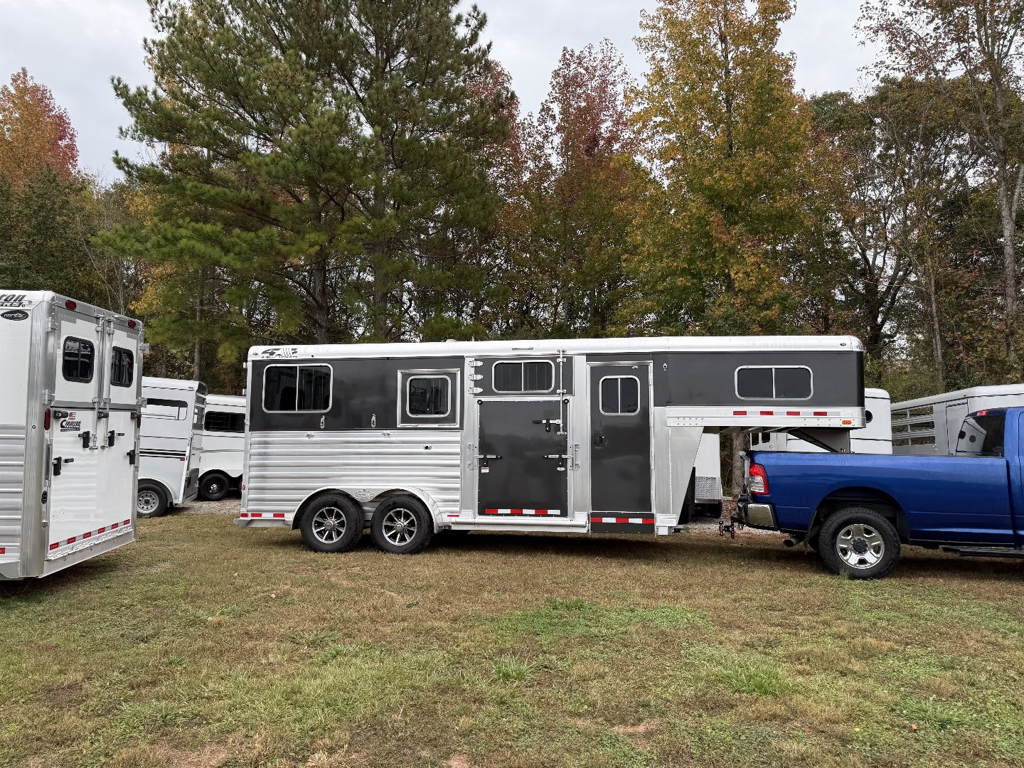 2027 4-Star Trailers Straight Load 2 Horse Side Ramp Gooseneck 6'10" wi