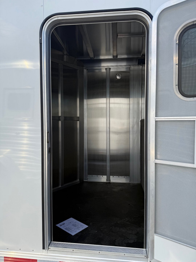 Trailer Photo 4
