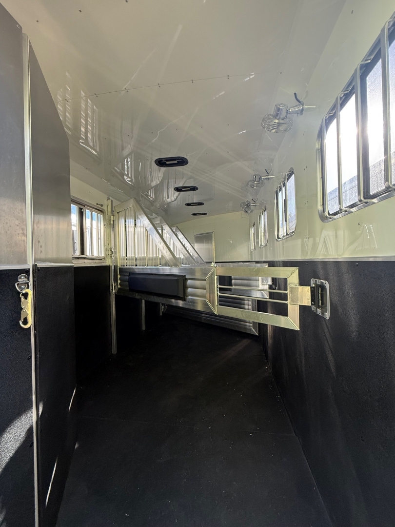 Trailer Photo 11