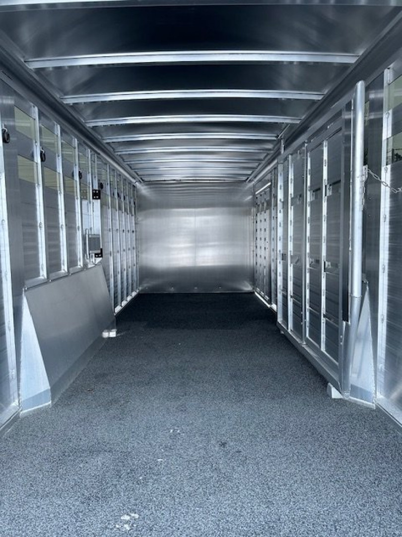 Trailer Photo 3