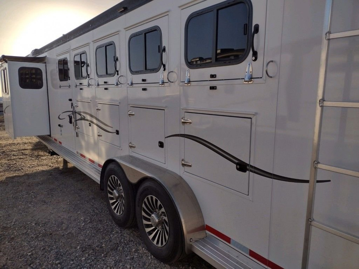 Trailer Photo 7