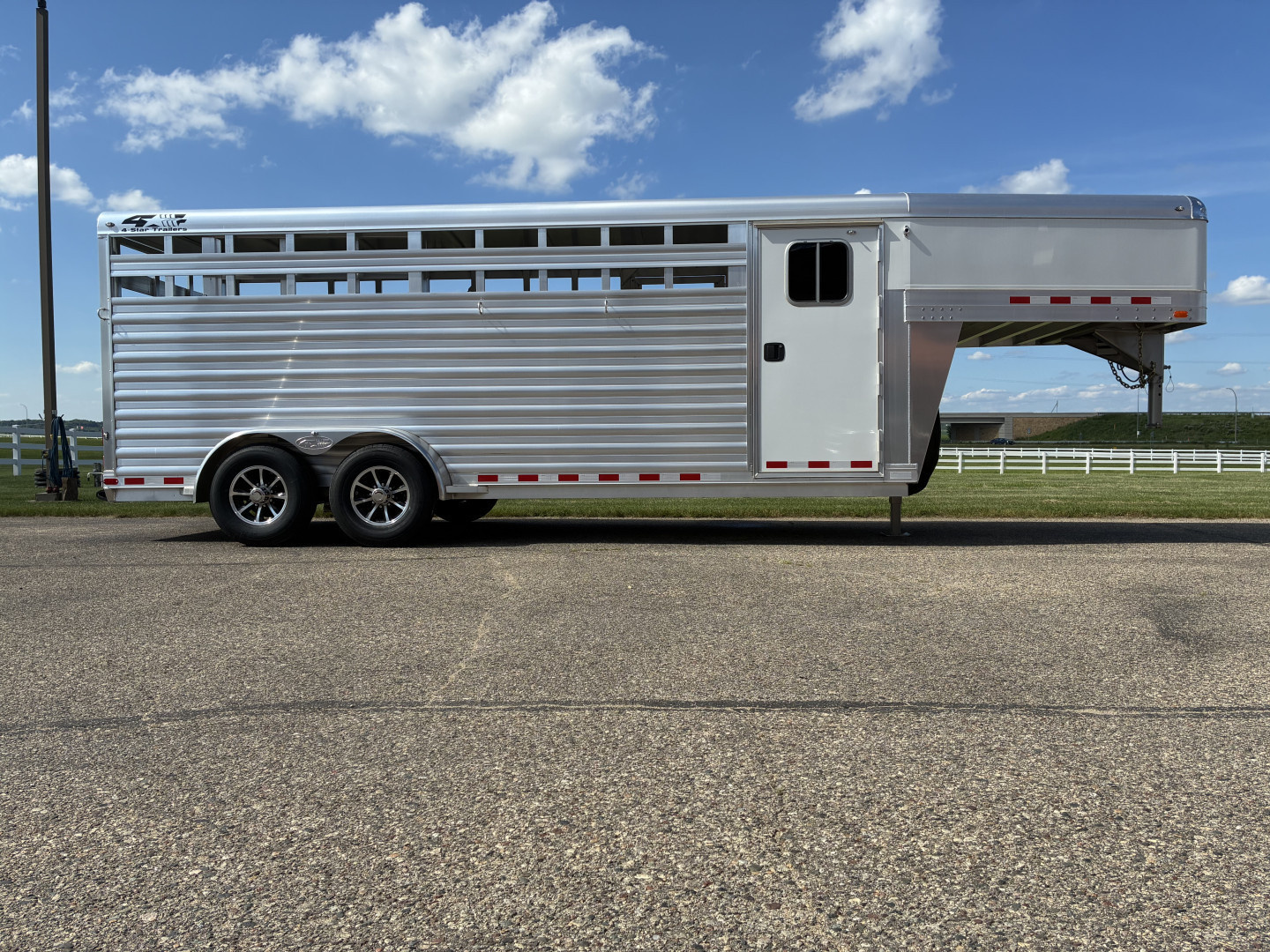 Trailer Photo 1