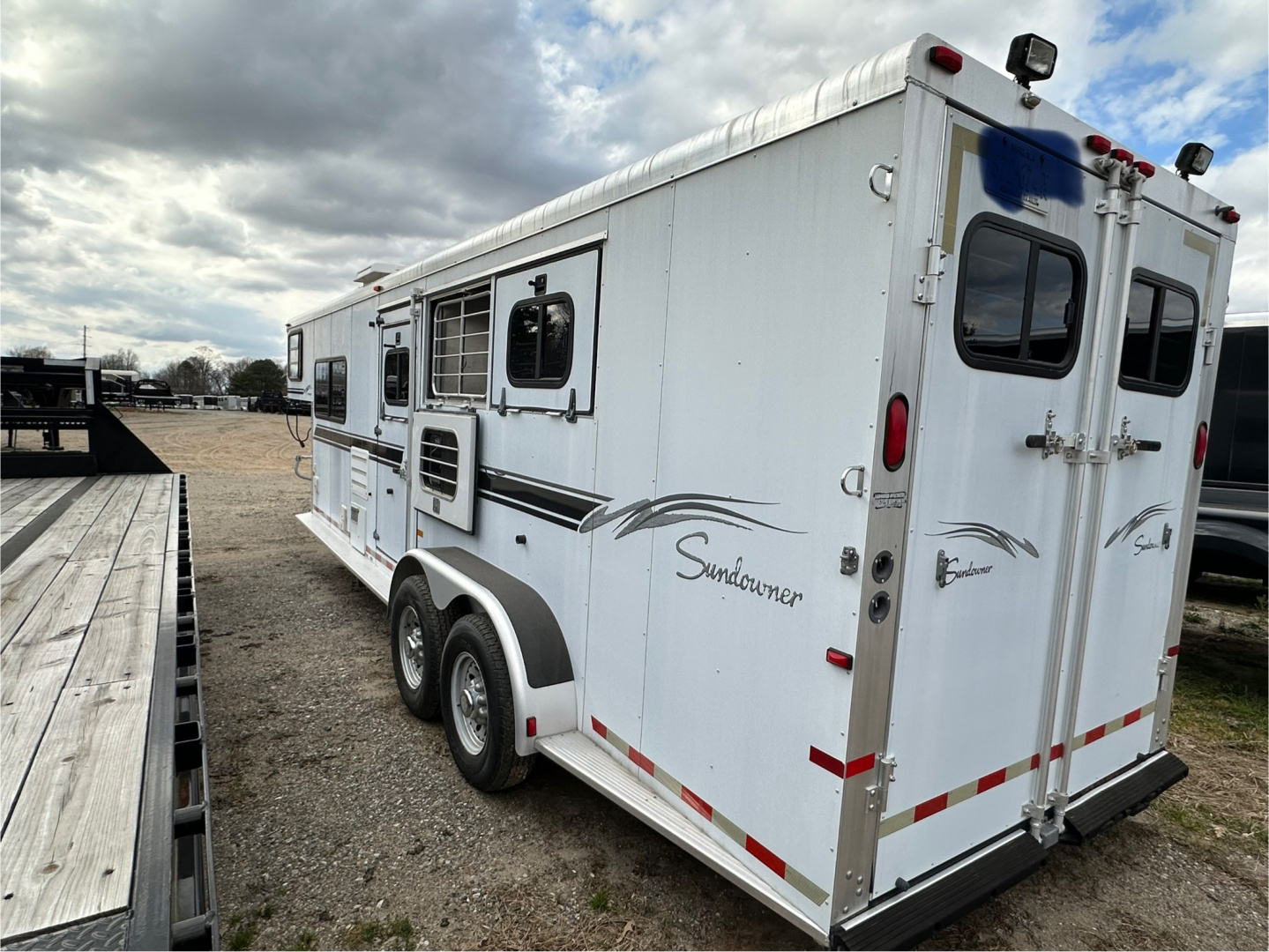 Trailer Photo 11