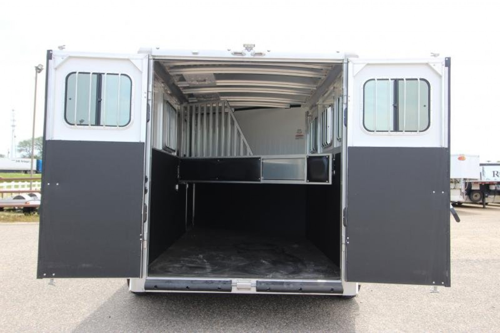 Trailer Photo 8