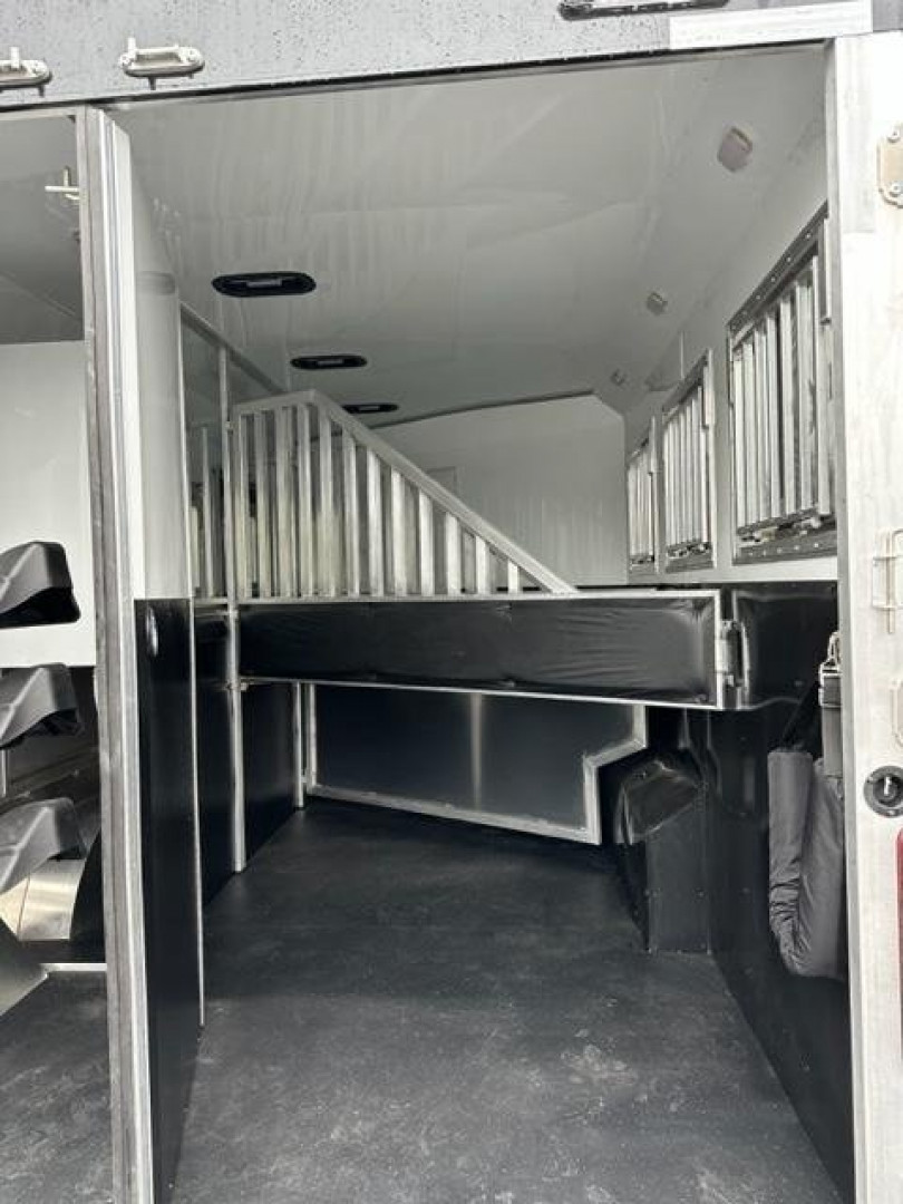 Trailer Photo 13