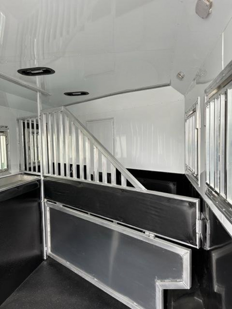 Trailer Photo 11