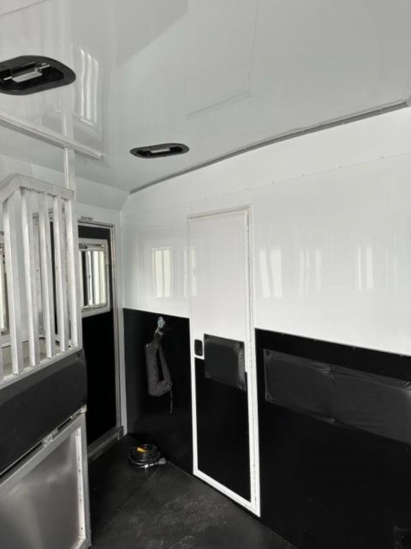 Trailer Photo 14