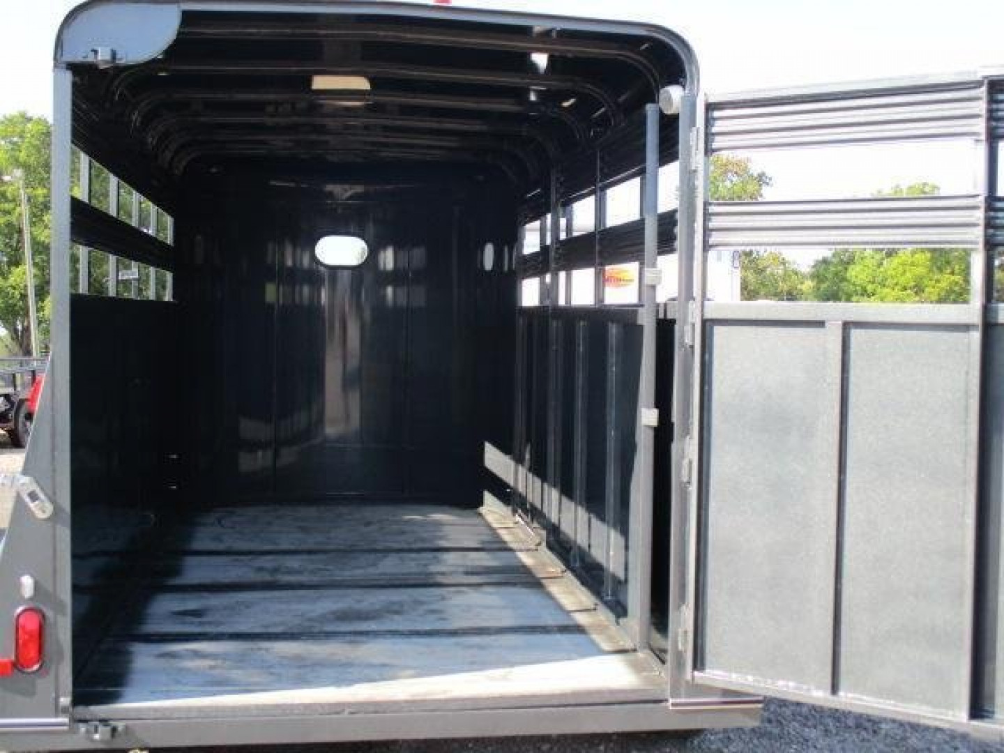 Trailer Photo 4