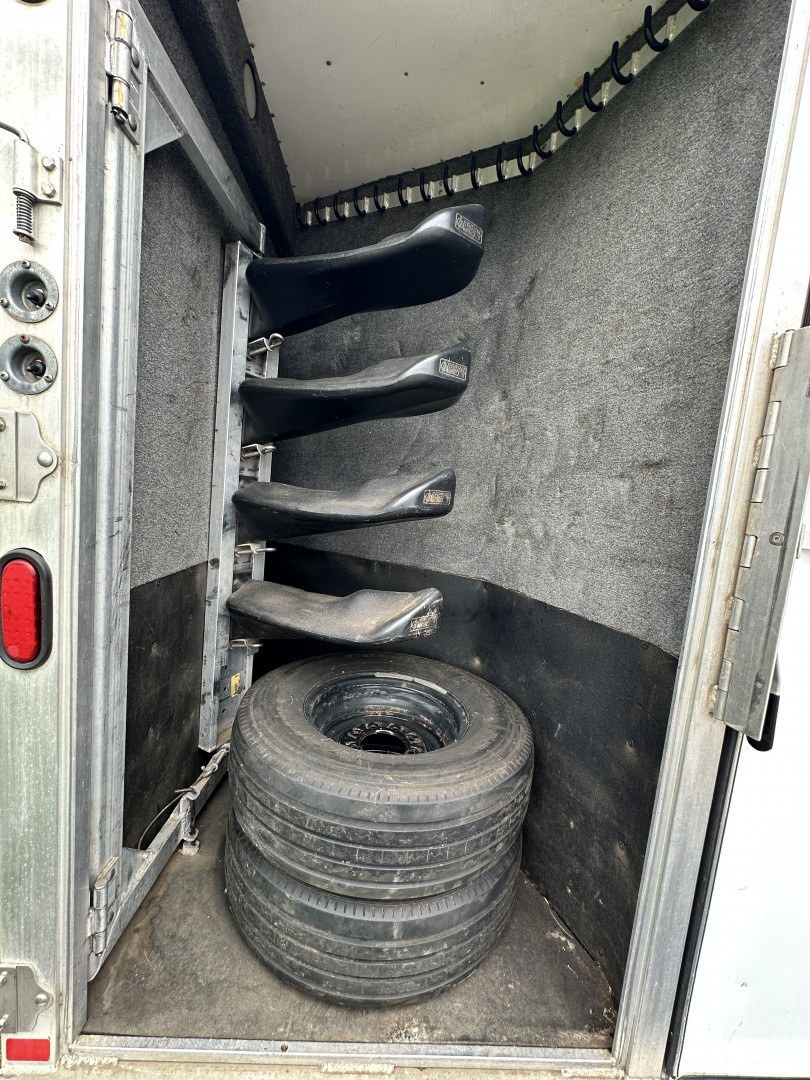 Trailer Photo 9