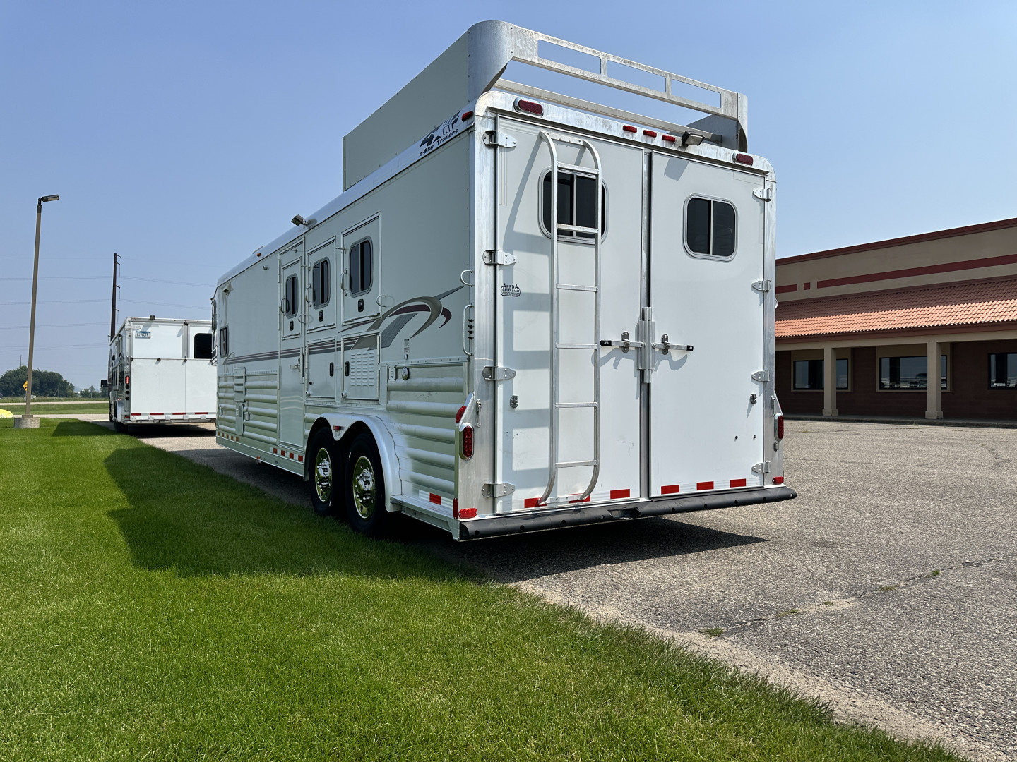 Trailer Photo 4